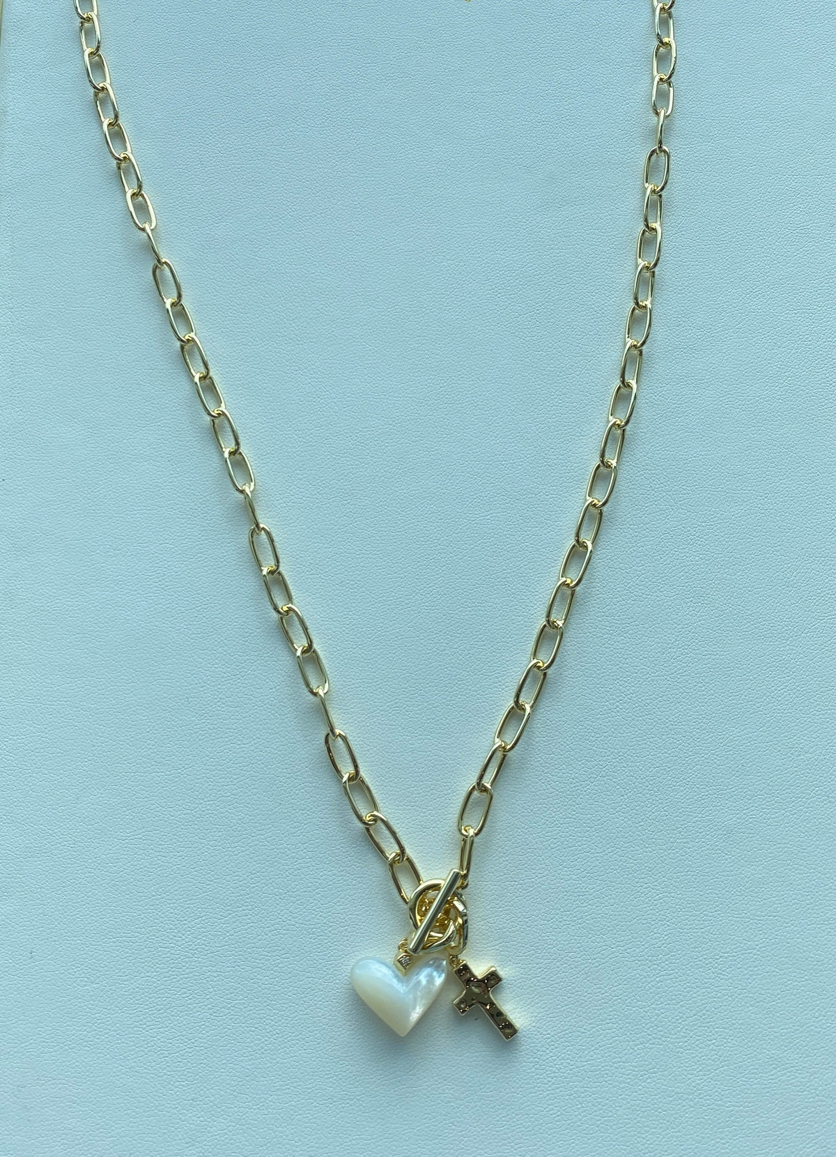 KAYDA TOGGLE LINK AND CHAIN CHARM NECKLACE